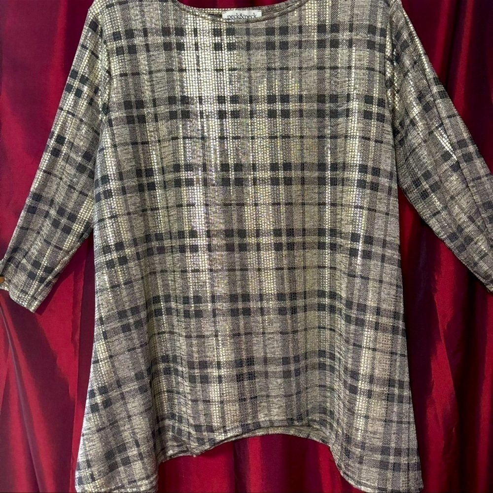 PECK & PECK BLACK AND SILVER ASYMMETRICAL LOOSE FIT TOP EXCELLENT CONDITION